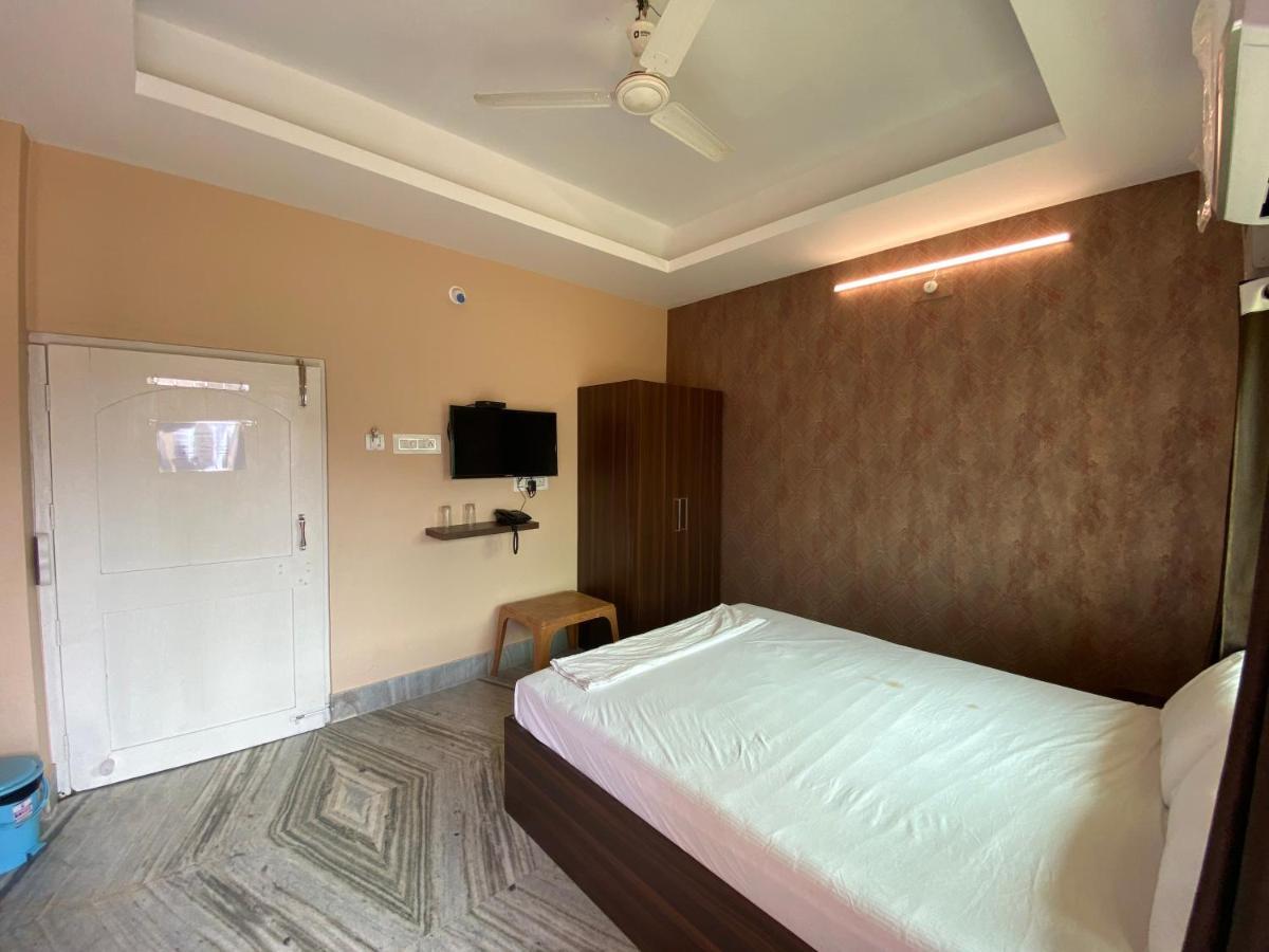Hotel Aavaas Пури Екстериор снимка