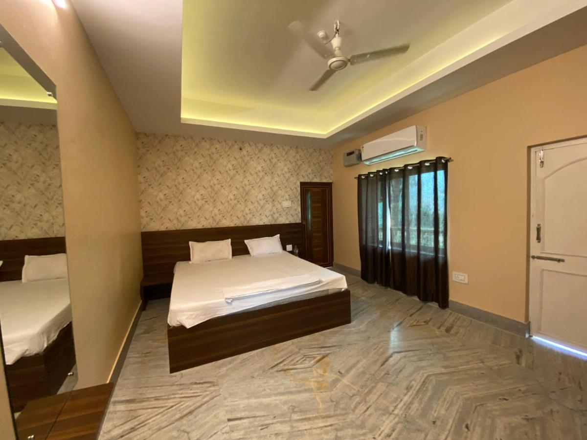 Hotel Aavaas Пури Екстериор снимка