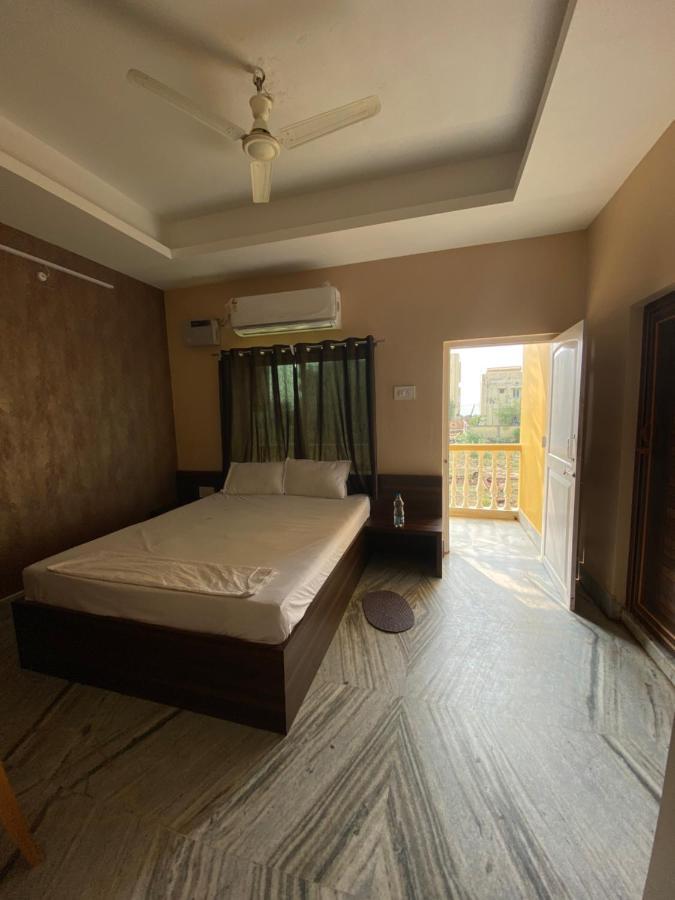 Hotel Aavaas Пури Екстериор снимка